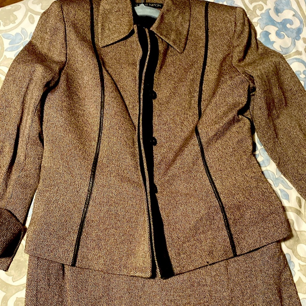 Skirt and jacket set, in brown, beige with lining, size 8 ,ALBERT NIPON brand